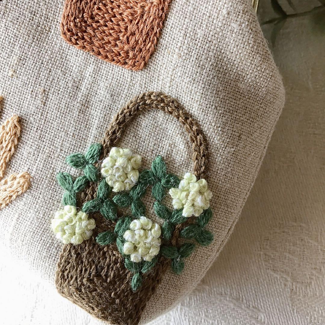 ガーデニングのがま口ポーチ　手刺繍　ハンドメイド
