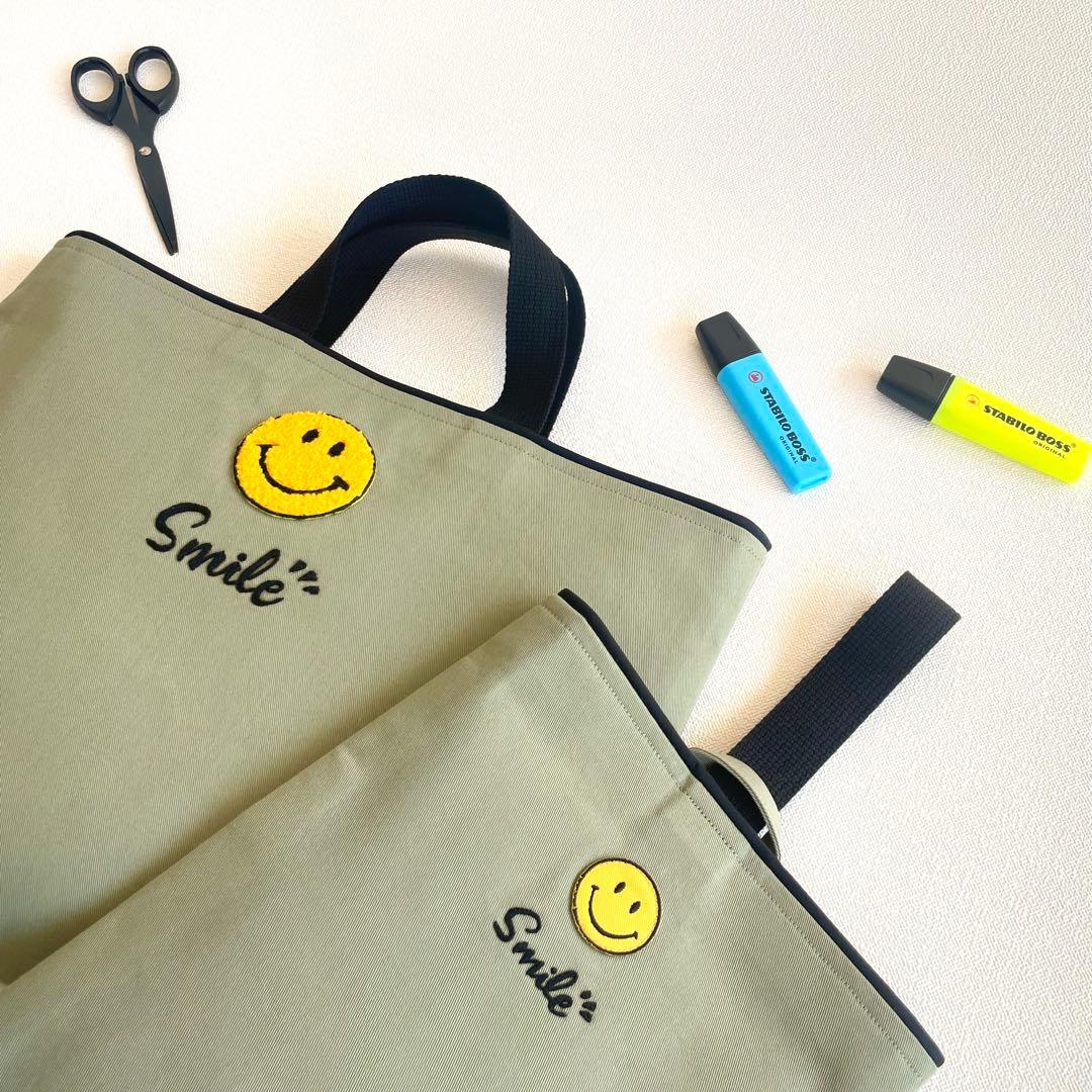 もこもこスマイルワッペンのレッスンバッグと上履き入れの2点セット(オリーブ)