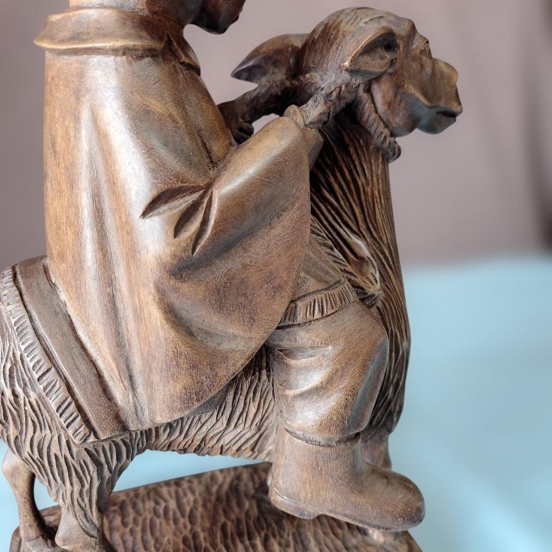 ペルー20世紀後半製民族美術硬木 繊細美麗一刀彫/ラマに乗る牧童/ヴィンテージ