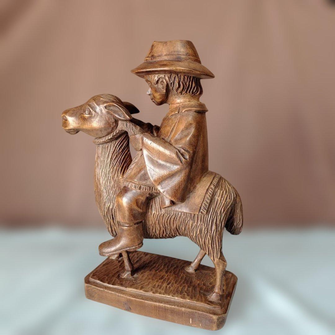 ペルー20世紀後半製民族美術硬木 繊細美麗一刀彫/ラマに乗る牧童/ヴィンテージ
