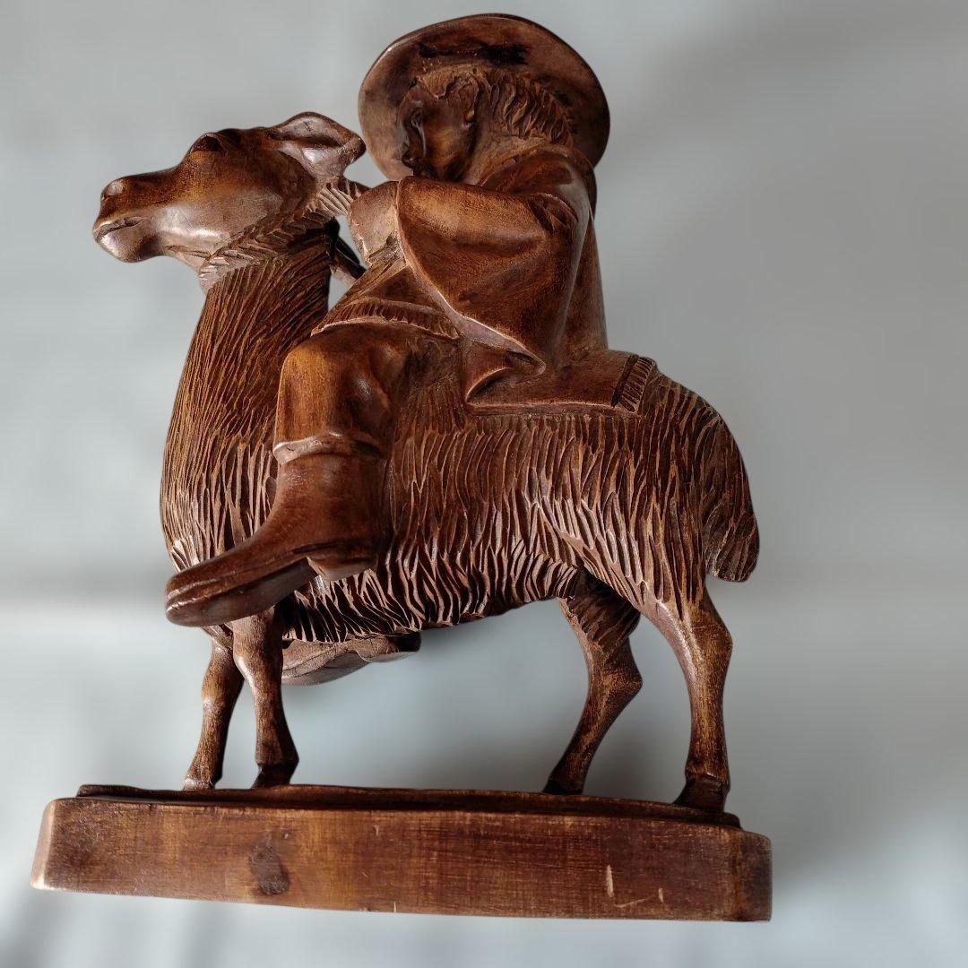 ペルー20世紀後半製民族美術硬木 繊細美麗一刀彫/ラマに乗る牧童/ヴィンテージ