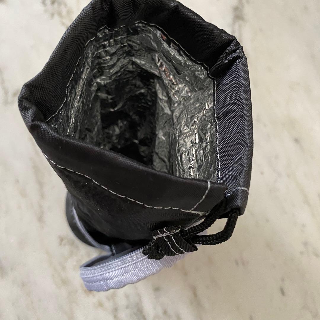 ｛VOLVO｝　ブラック水筒カバー ＆ シルバーミニチュアカー　2点セット