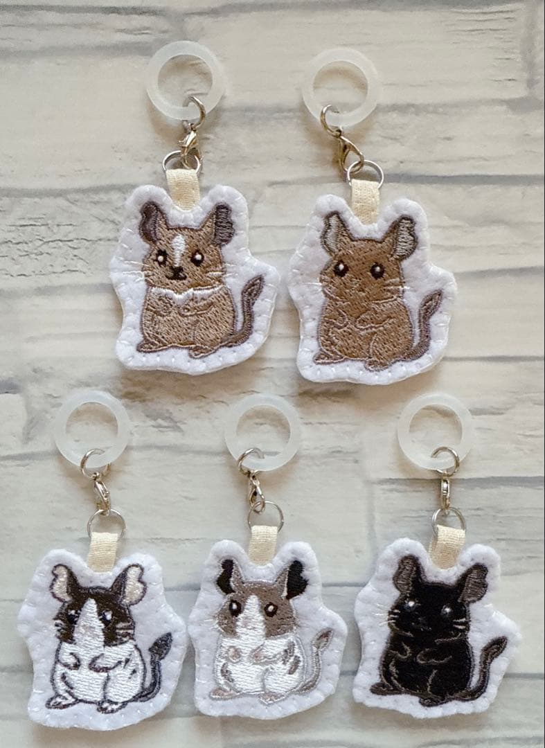専用　ハンドメイド　刺繍　デグー　ポーチ　キーホルダー