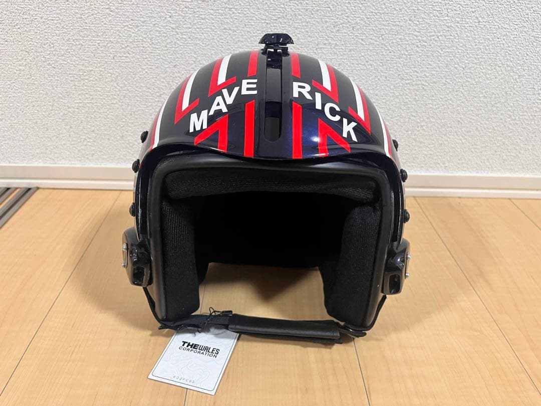 トップガン　マーヴェリック　HGU-33 ヘルメット　ピンバッジと専用袋付き