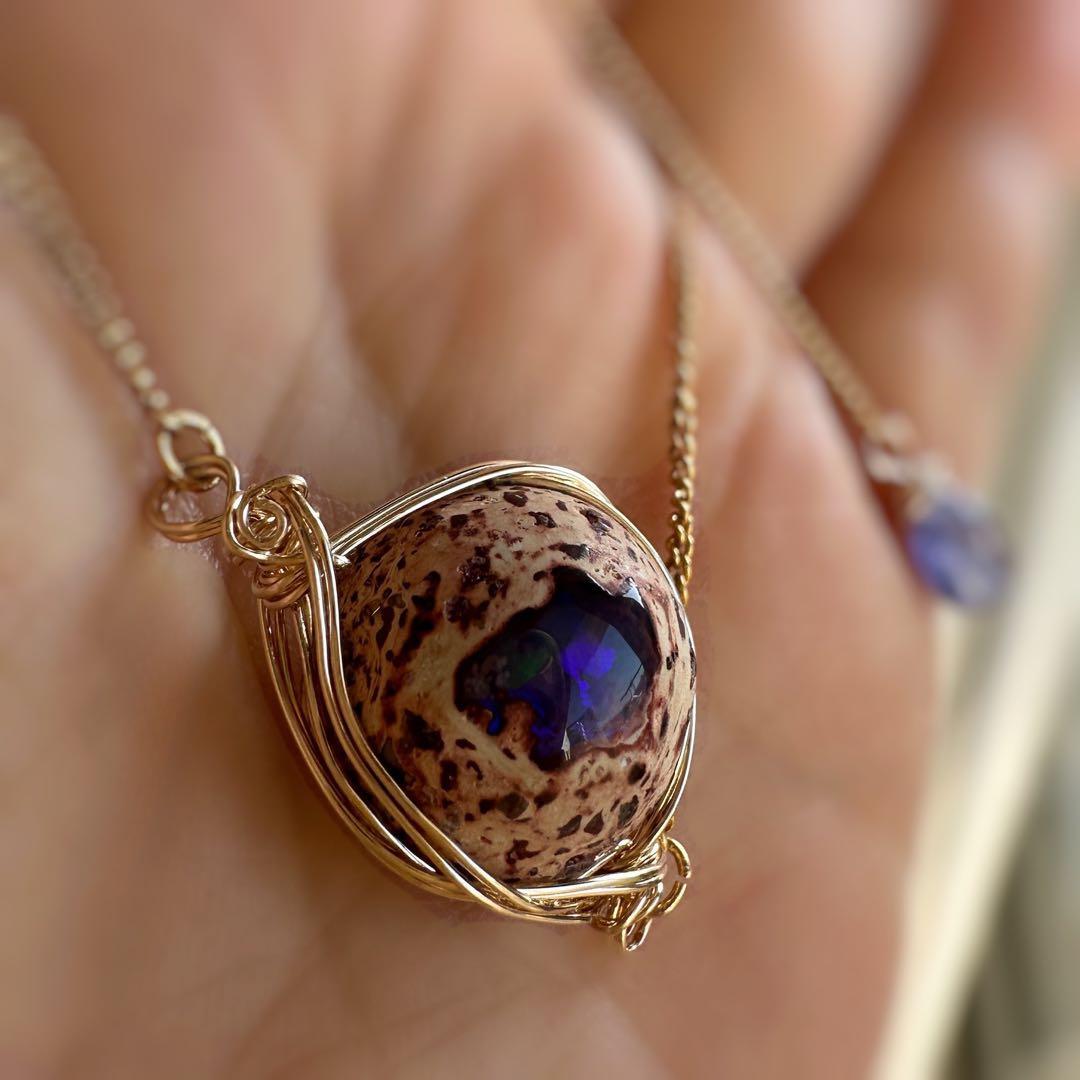 神秘的な輝きを秘めたカンテラオパールの14kgfワイヤーブレスレット