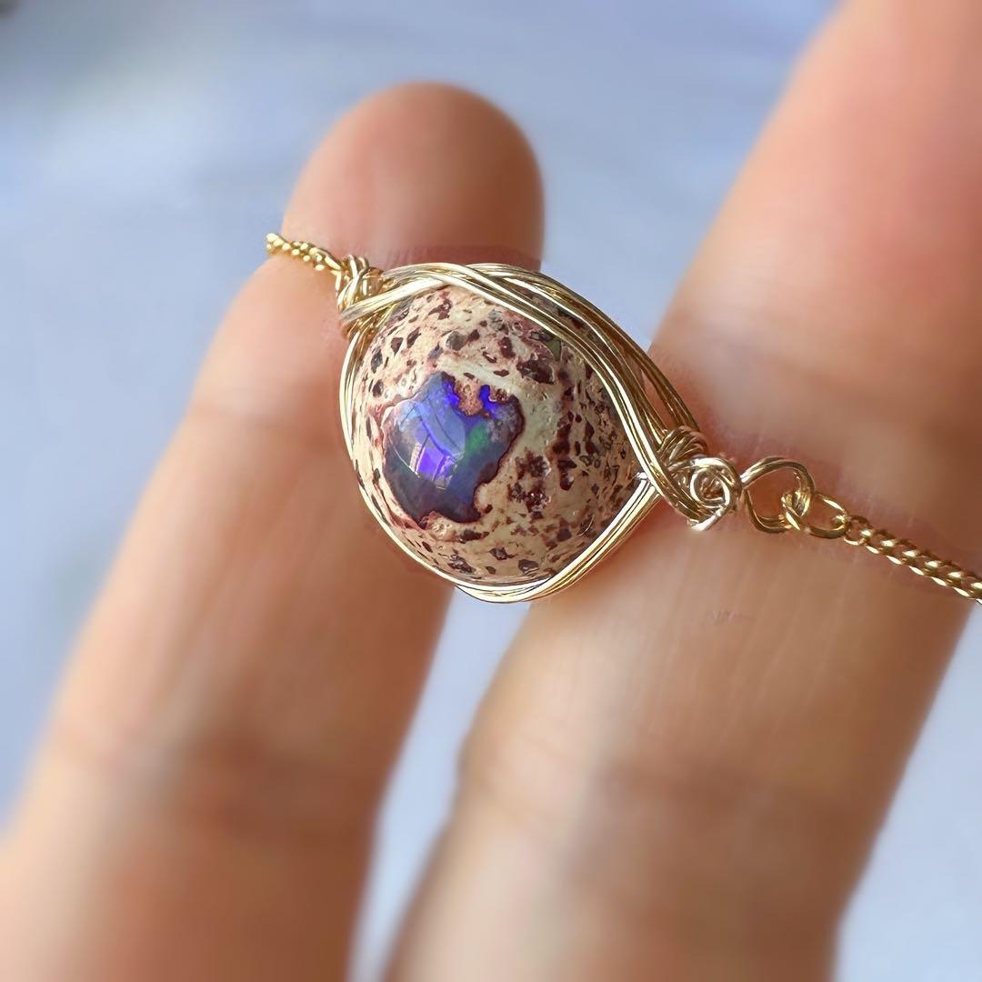 神秘的な輝きを秘めたカンテラオパールの14kgfワイヤーブレスレット