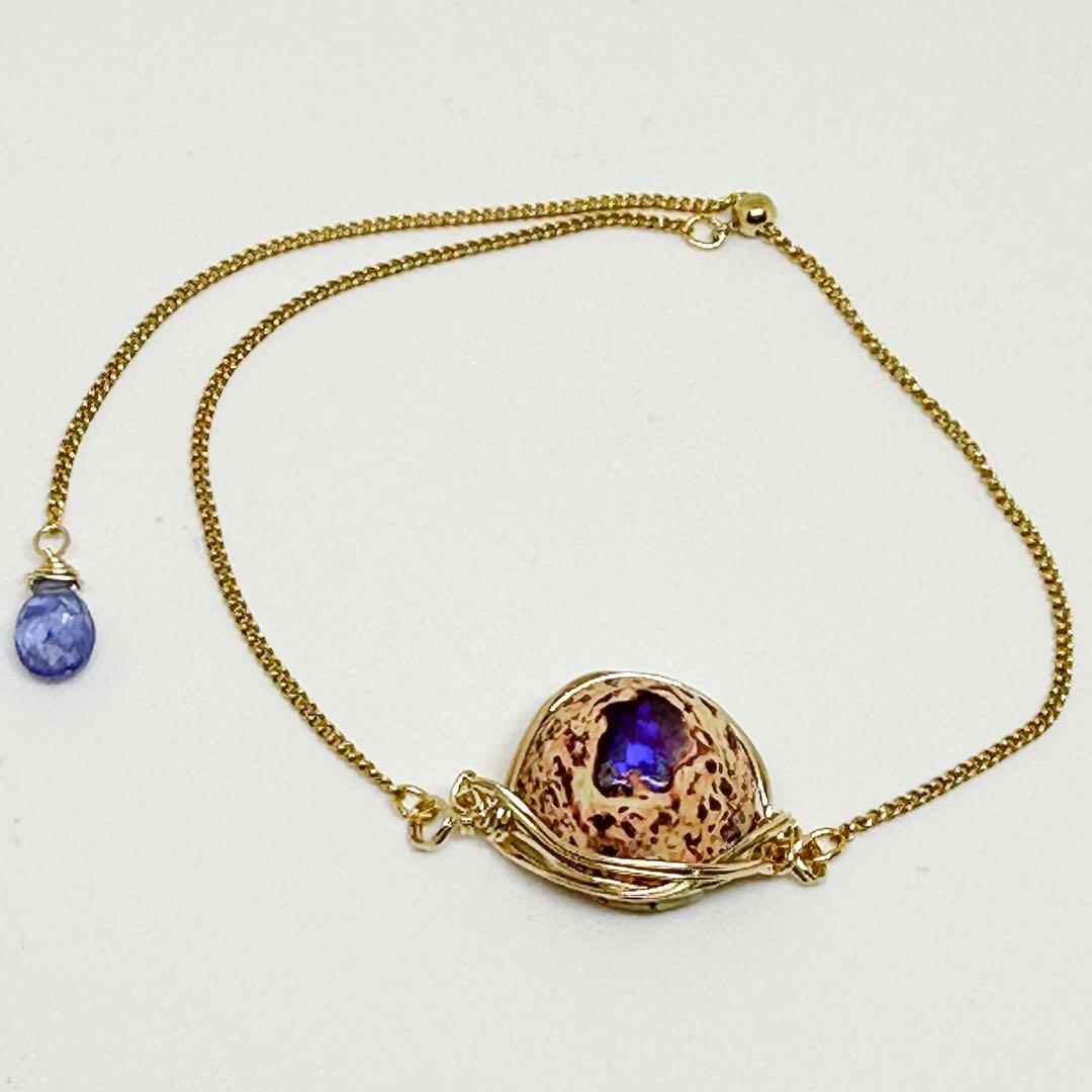 神秘的な輝きを秘めたカンテラオパールの14kgfワイヤーブレスレット