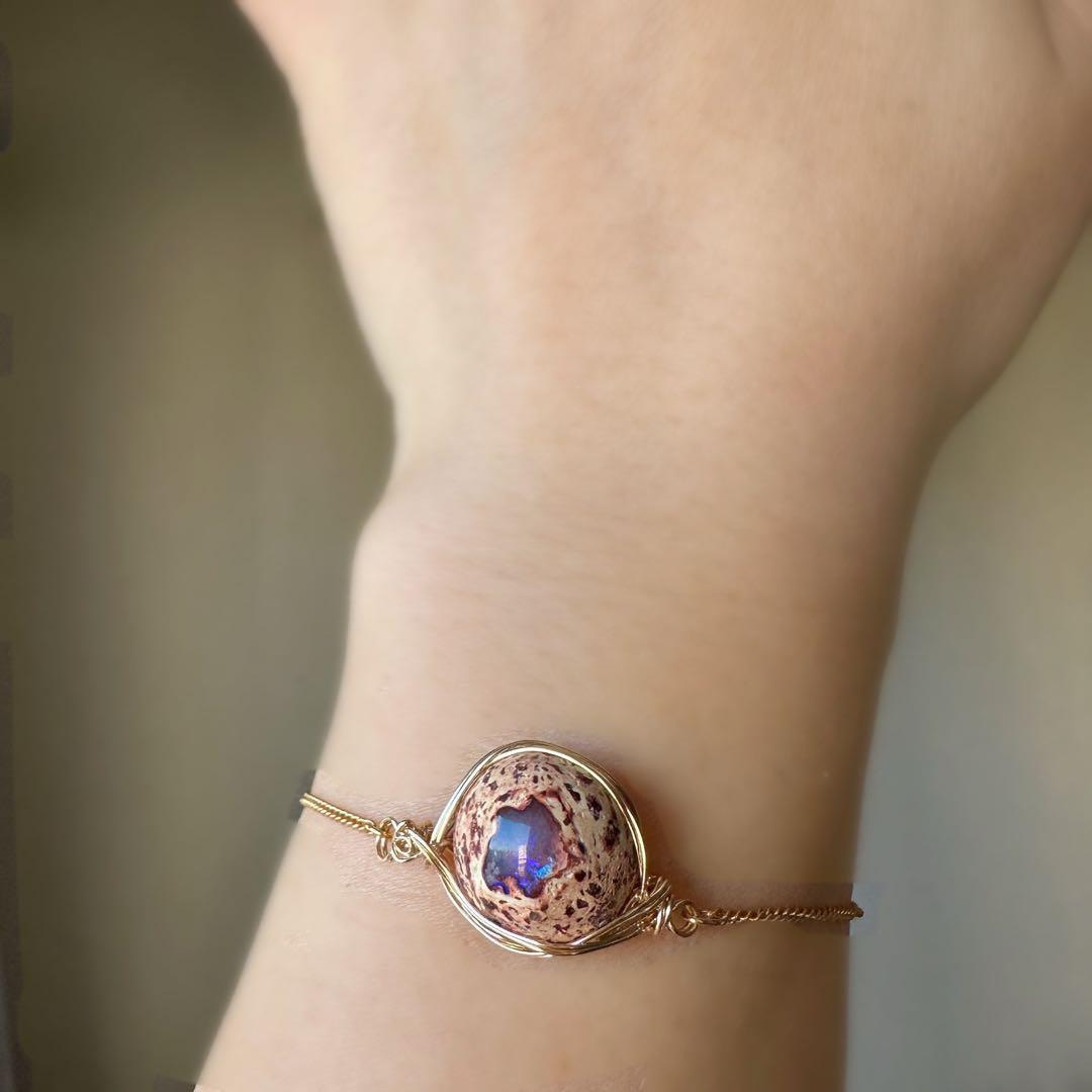 神秘的な輝きを秘めたカンテラオパールの14kgfワイヤーブレスレット