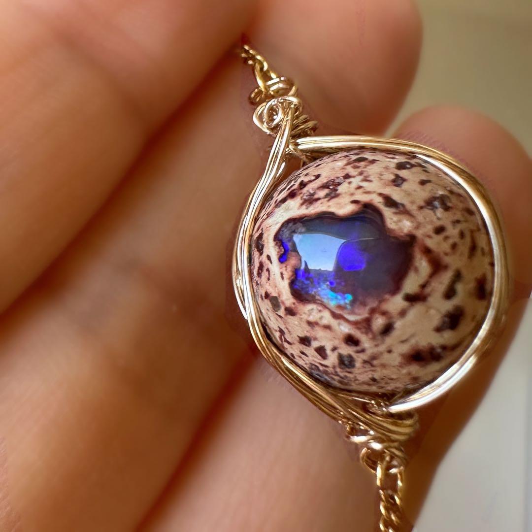 神秘的な輝きを秘めたカンテラオパールの14kgfワイヤーブレスレット