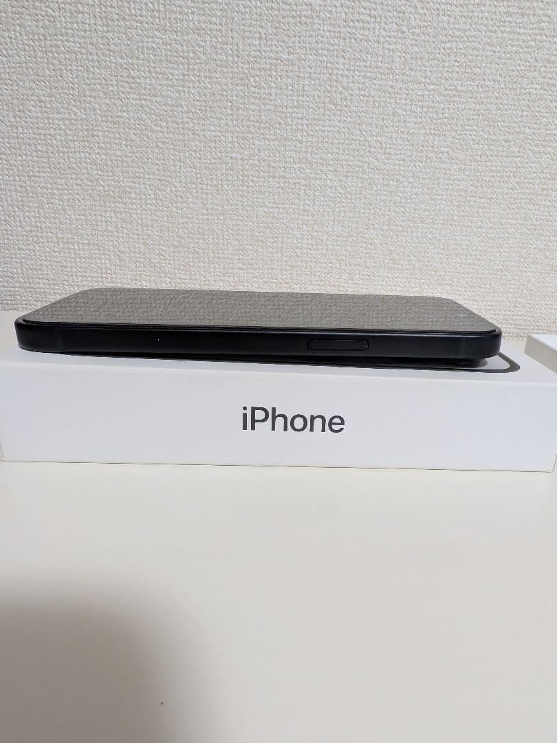 中古美品 Apple iPhone 15 256GB スペースブラック 本体