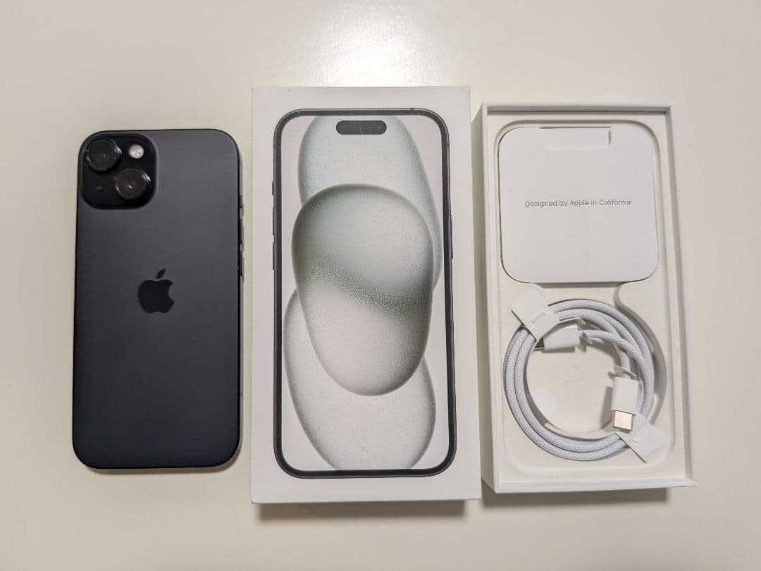 中古美品 Apple iPhone 15 256GB スペースブラック 本体