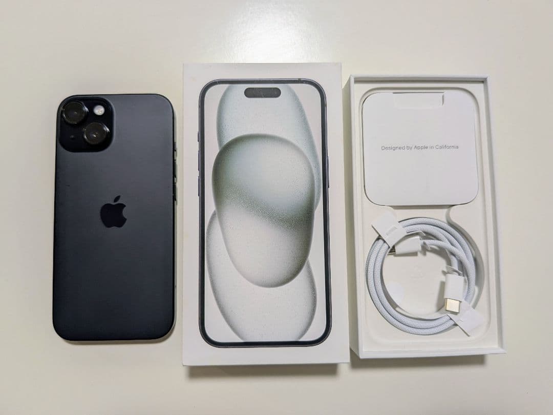 中古美品 Apple iPhone 15 256GB スペースブラック 本体