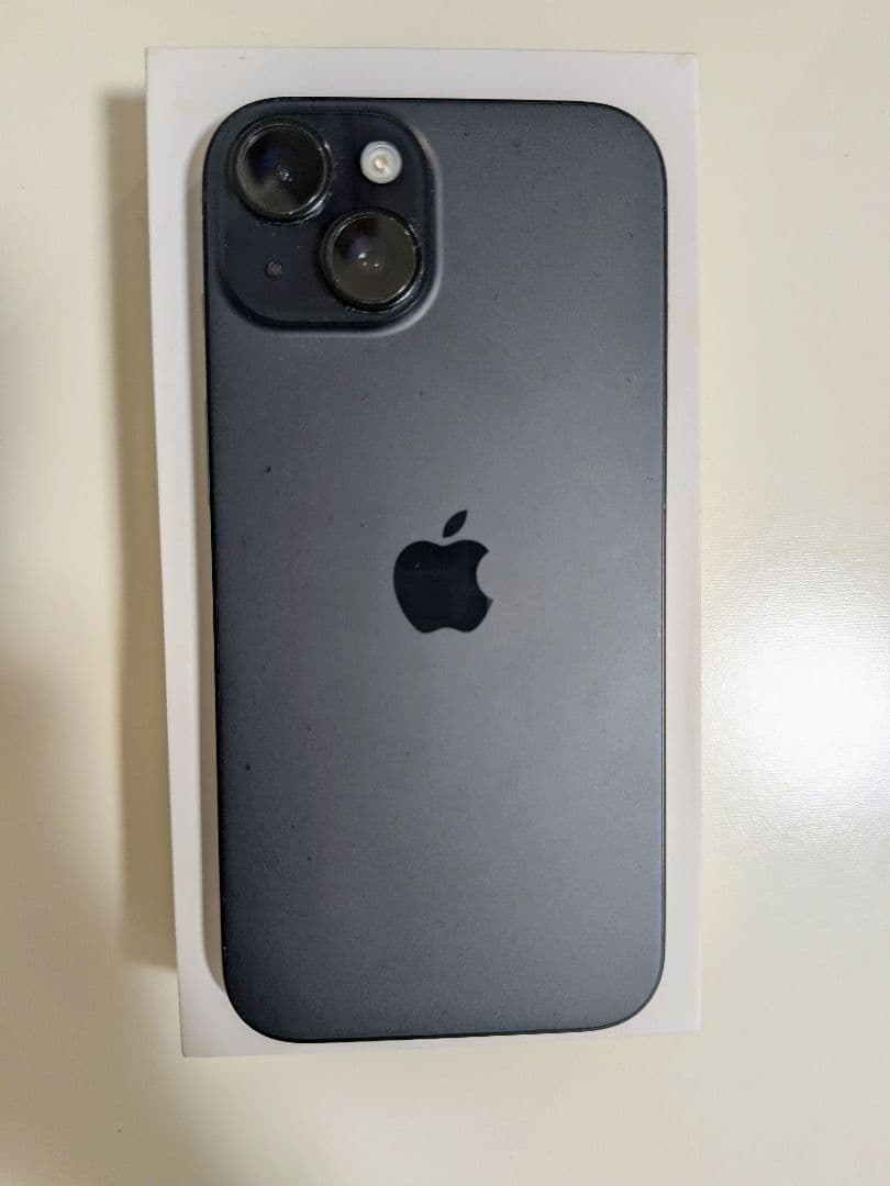 中古美品 Apple iPhone 15 256GB スペースブラック 本体
