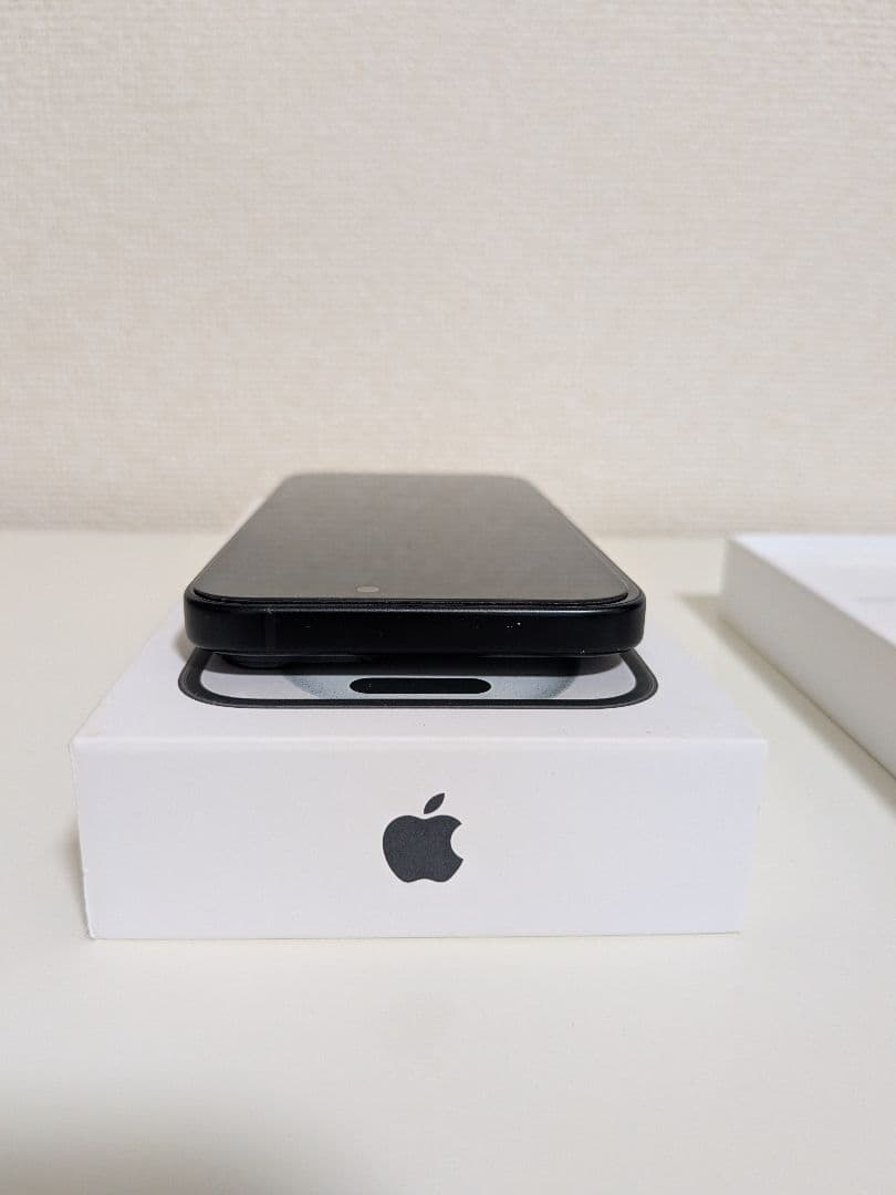 中古美品 Apple iPhone 15 256GB スペースブラック 本体