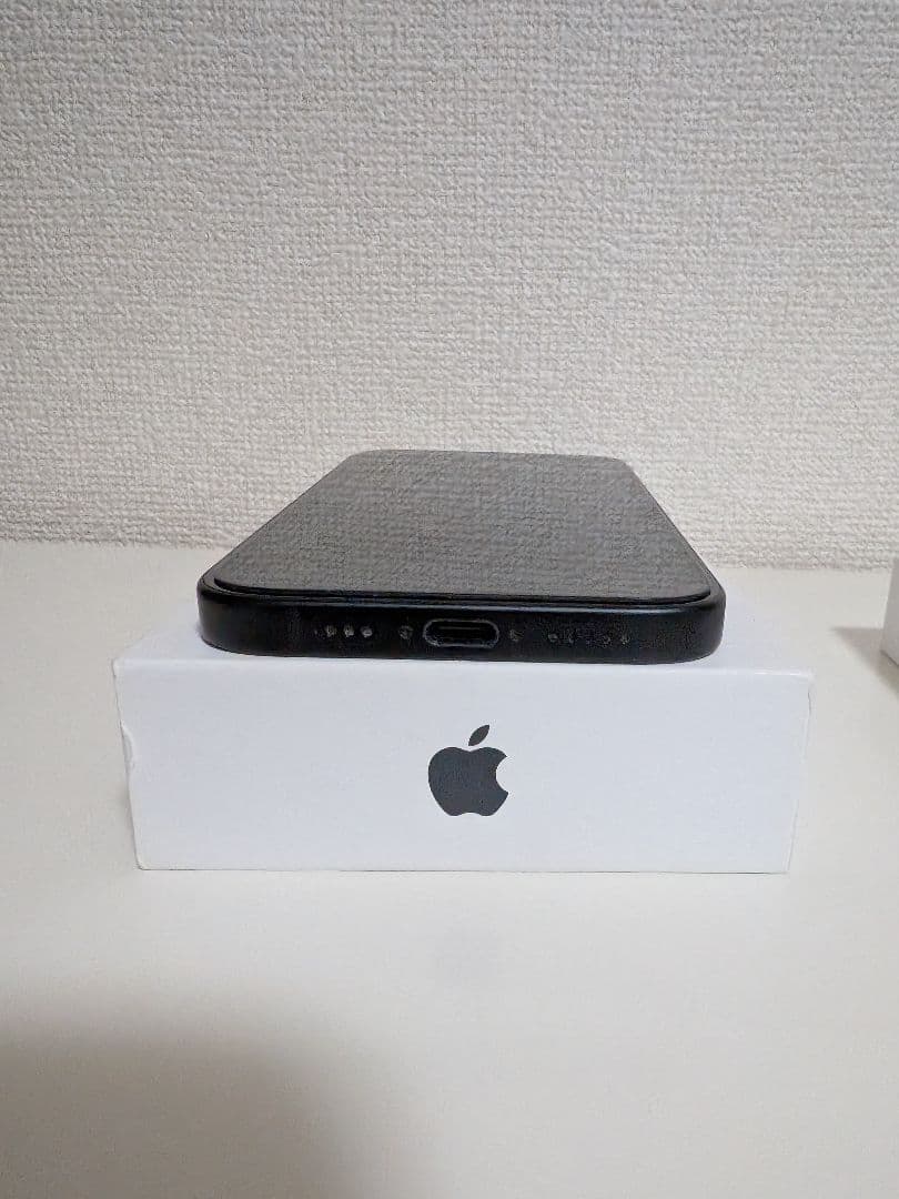 中古美品 Apple iPhone 15 256GB スペースブラック 本体