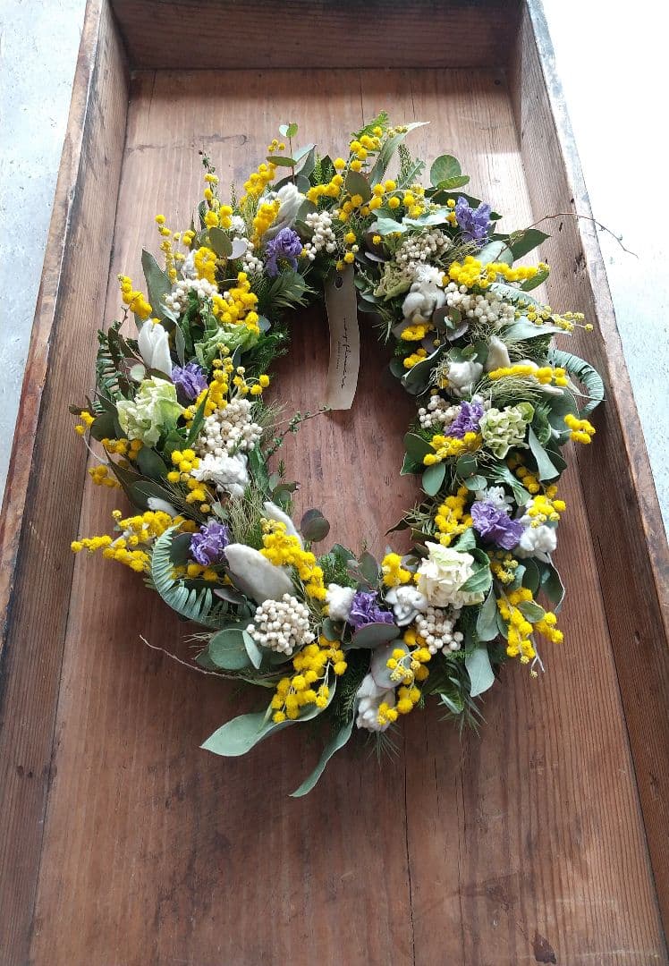 ミモザとクリスマスローズの春待ちリース オーバルリース 大きめ