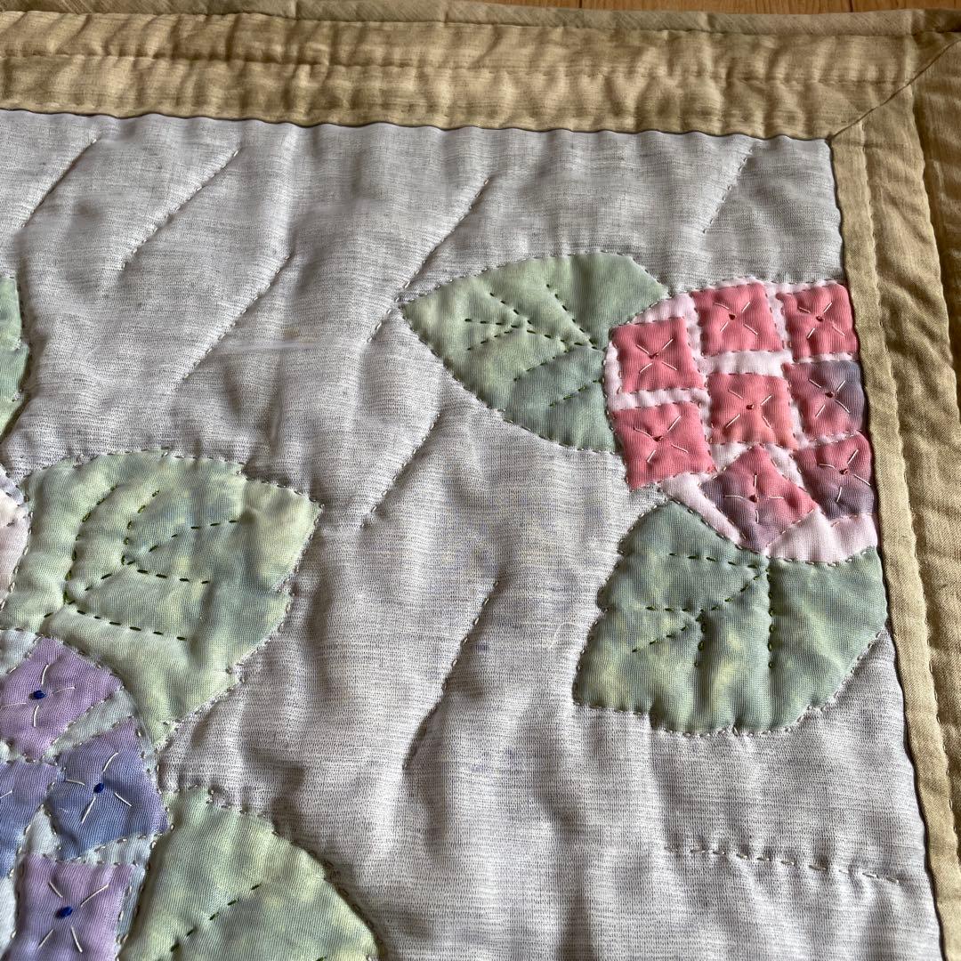 パッチワーク　ハンドメイド　タペストリー　花柄