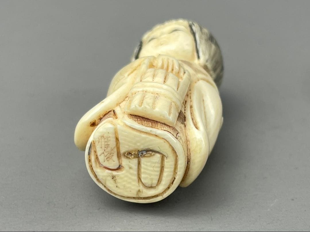 時代根付 マンモス牙製 作家物 中国美術 在銘あり 唐子 女の子