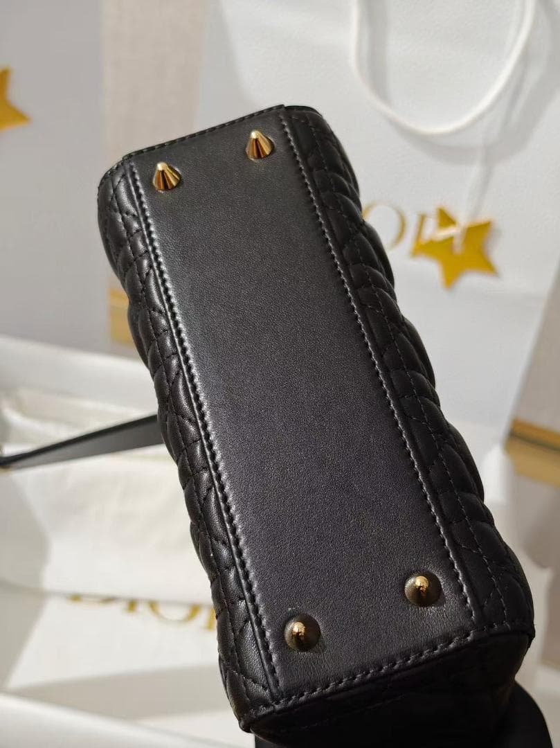 Dior ブラックレザー キルティング ハンドバッグ