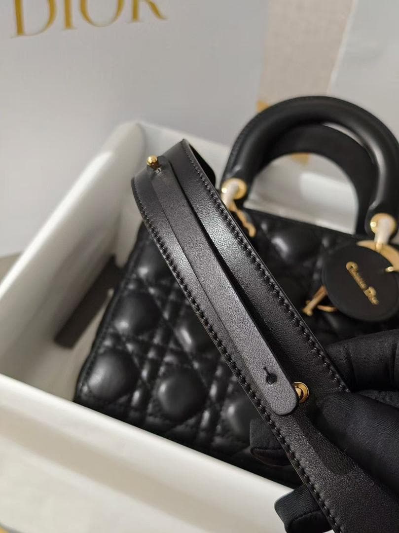 Dior ブラックレザー キルティング ハンドバッグ