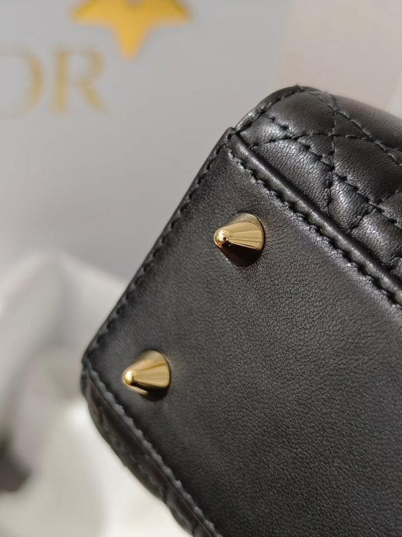 Dior ブラックレザー キルティング ハンドバッグ