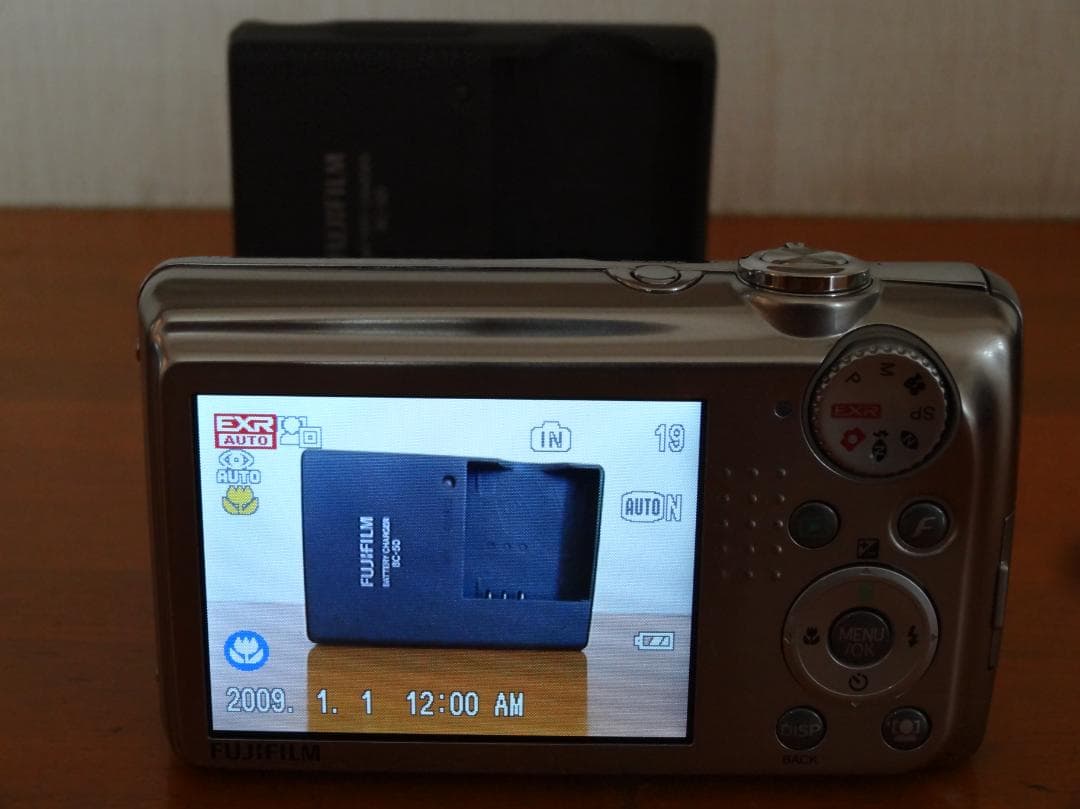 Fujifilm　FINEPIX F70 EXR　シルバー