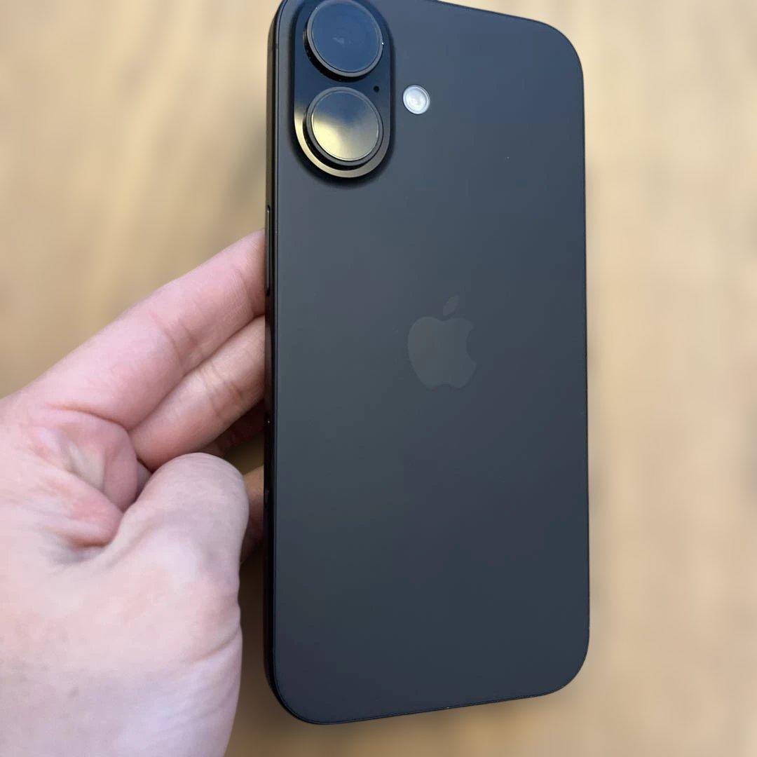 【久邇堂流山】美品！iPhone16 ケータイケース、充電ケーブル付き