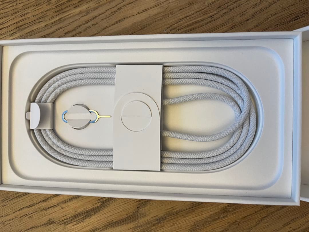 【久邇堂流山】美品！iPhone16 ケータイケース、充電ケーブル付き