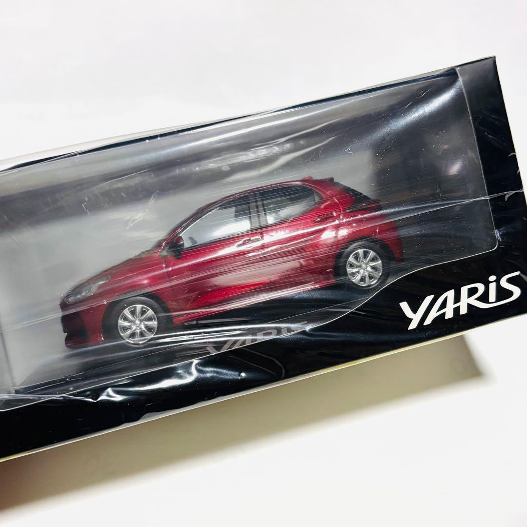 トヨタ ヤリス 1/30 ミニカー センシュアルレッドマイカ 新品 未開封
