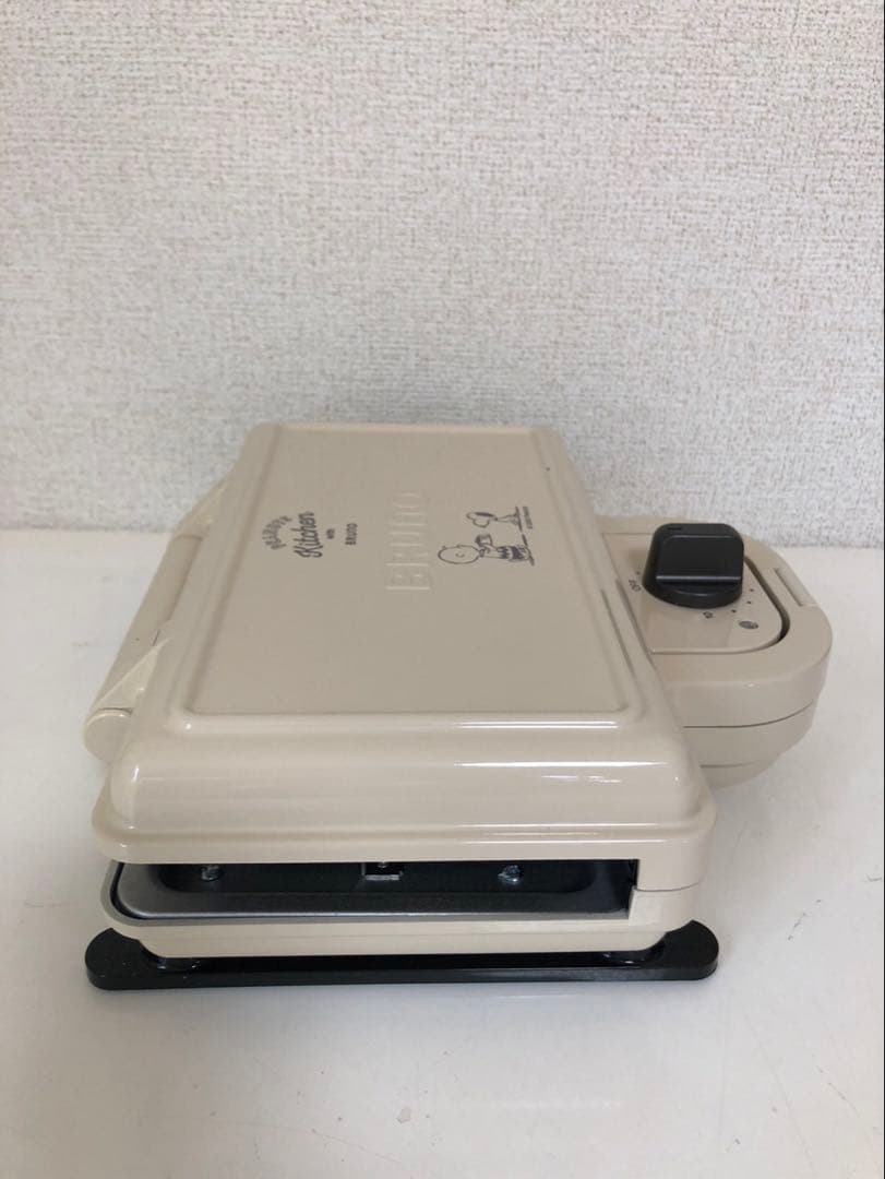 新品　未使用　ブルーノ ホットサンドメーカー スヌーピー BOE069-ECRU