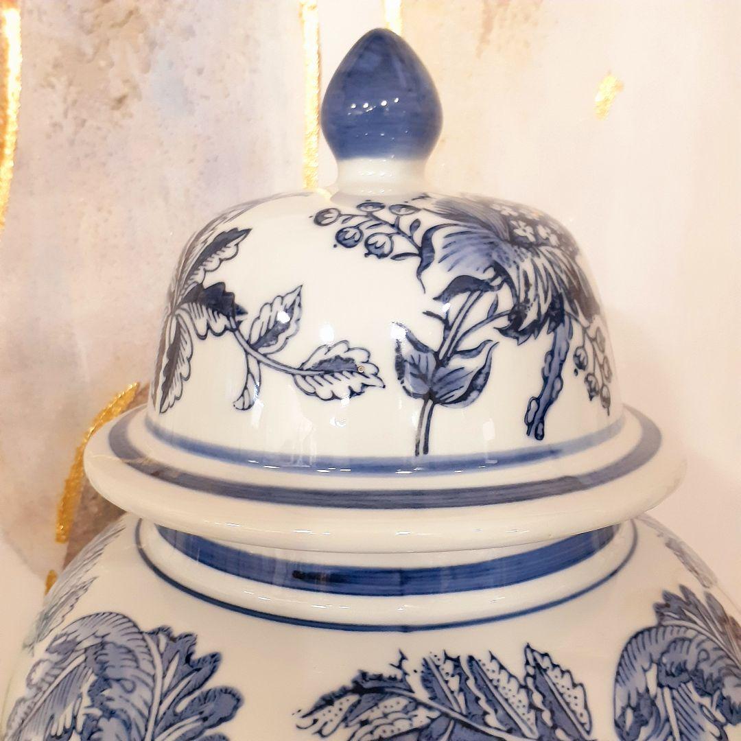 輸入雑貨　シノワズリ　『青白陶器蓋付大壷』　ハンドメイド　陶器　花柄