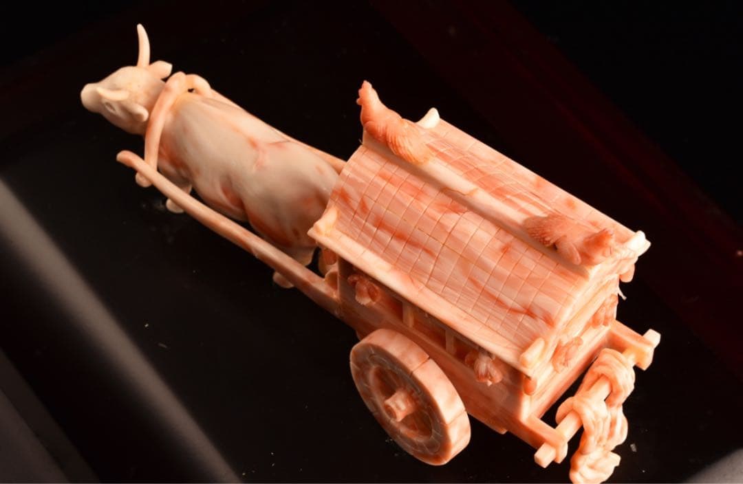 本珊瑚　珊瑚置物　珊瑚彫刻　宝石珊瑚　コ－ラル　牛引き御所車珊瑚宝飾作家山上卓山