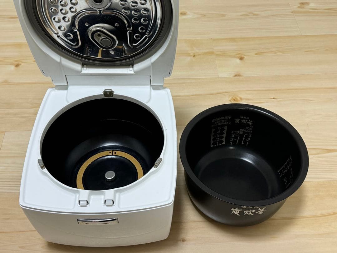三菱 NJ-VEA10-W 2022年式　炭炊釜　最大5.5合