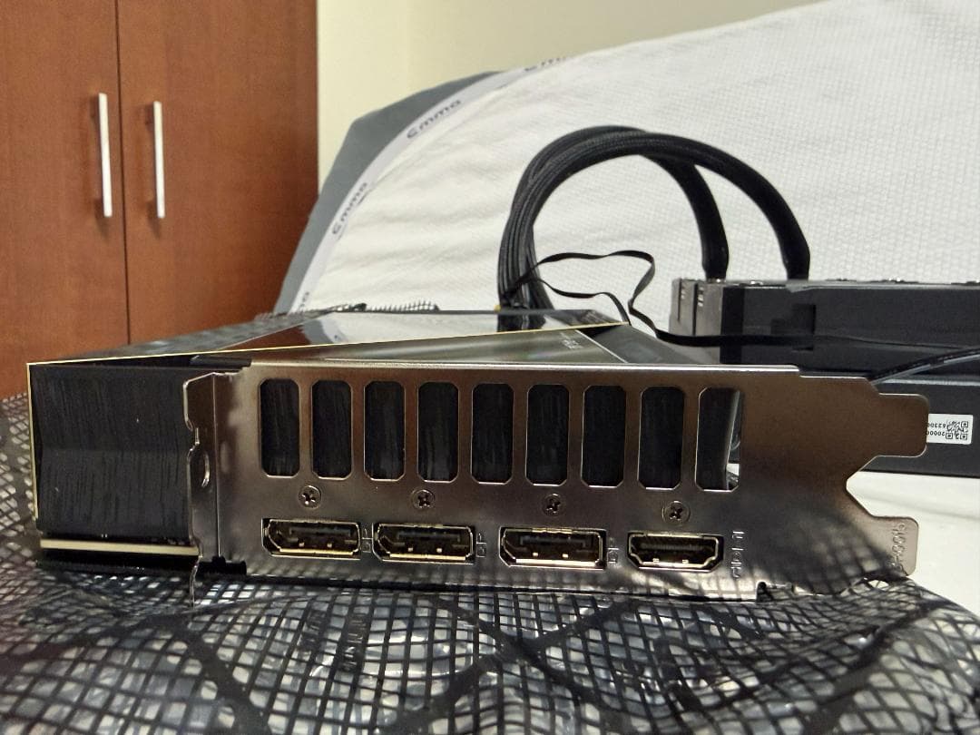 【極美品】 RTX 5090 AORUS XTREME WATERFORCE