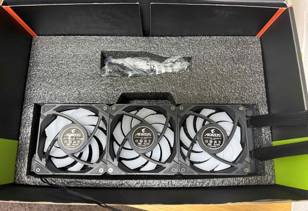 【極美品】 RTX 5090 AORUS XTREME WATERFORCE