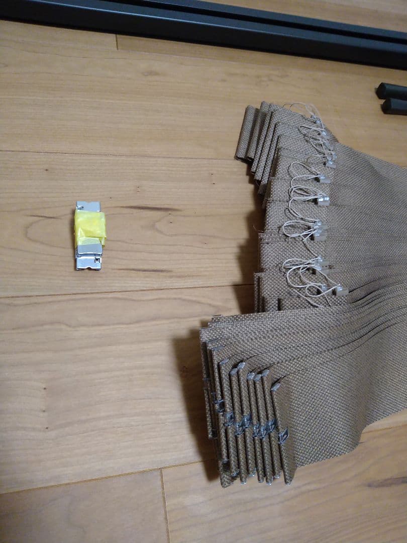 バーチカルブラインド　縦型ブラインド　ブラウン