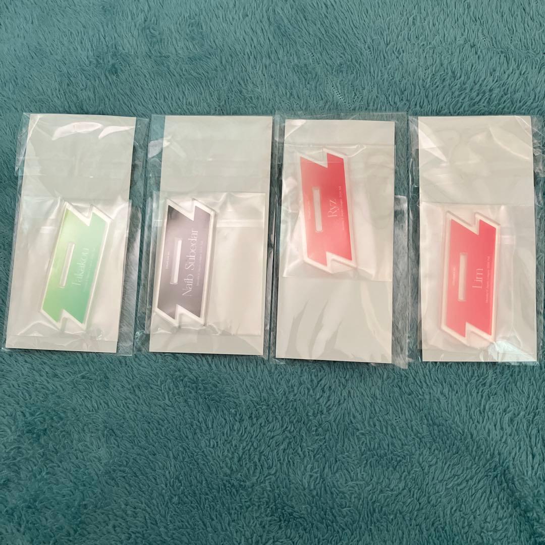 AXIZWAVE 優勝記念グッズ 箱 ゴールドカード 缶バッジ アクスタ セット