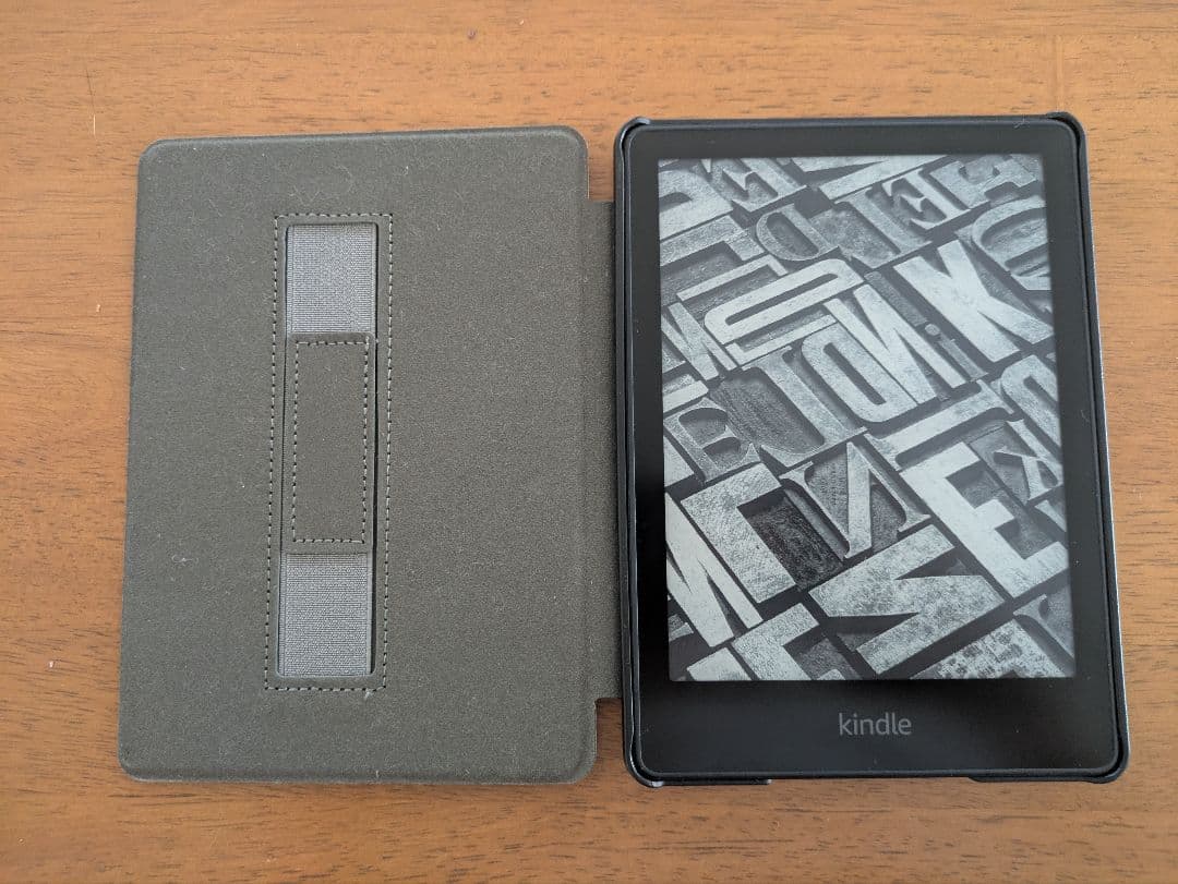 Kindle Paperwhite 11世代 色調調節ライト 広告なし　カバー付