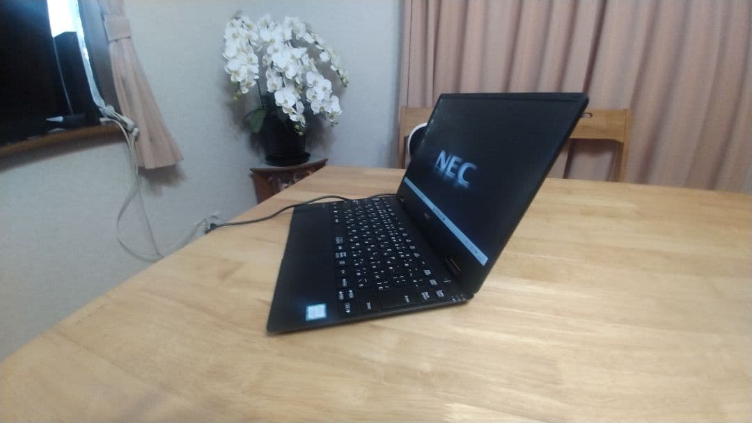 軽量薄型☆NEC　VKA11H-4　M3-8100Y　メモリ4GB　SSD128