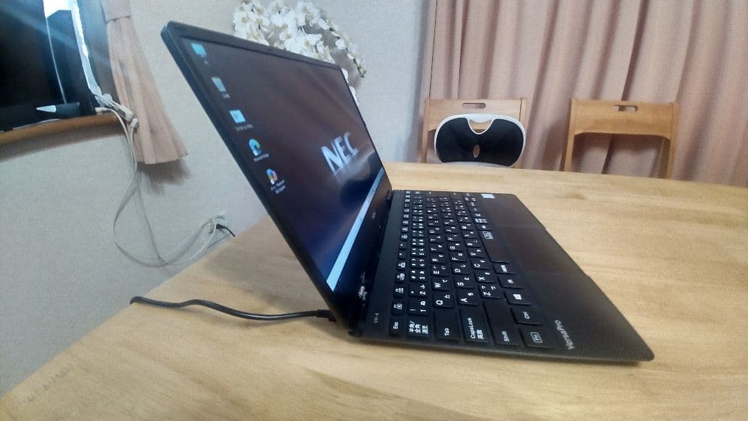 軽量薄型☆NEC　VKA11H-4　M3-8100Y　メモリ4GB　SSD128