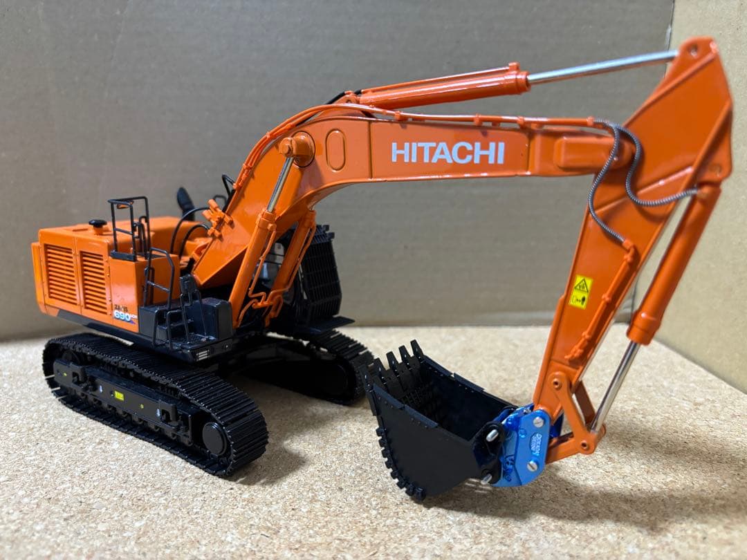 ミニカー HITACHI ZX690 1/50