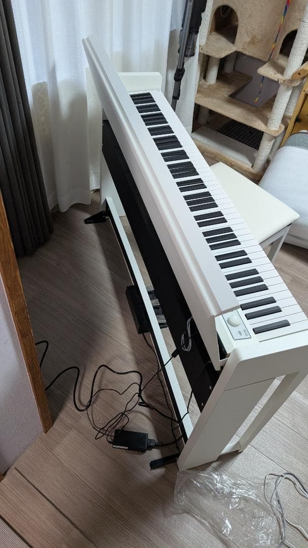 KORG C1 Air ホワイト デジタルピアノ（23年製）本体のみ（椅子在り）