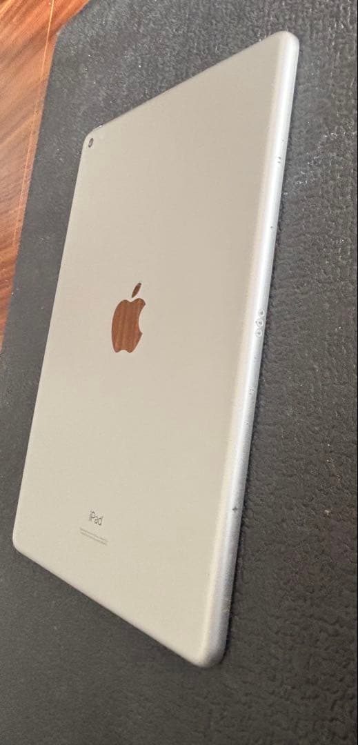 R*i様 iPad 第7世代 10.2 インチ32GB WiFi シルバー箱入り