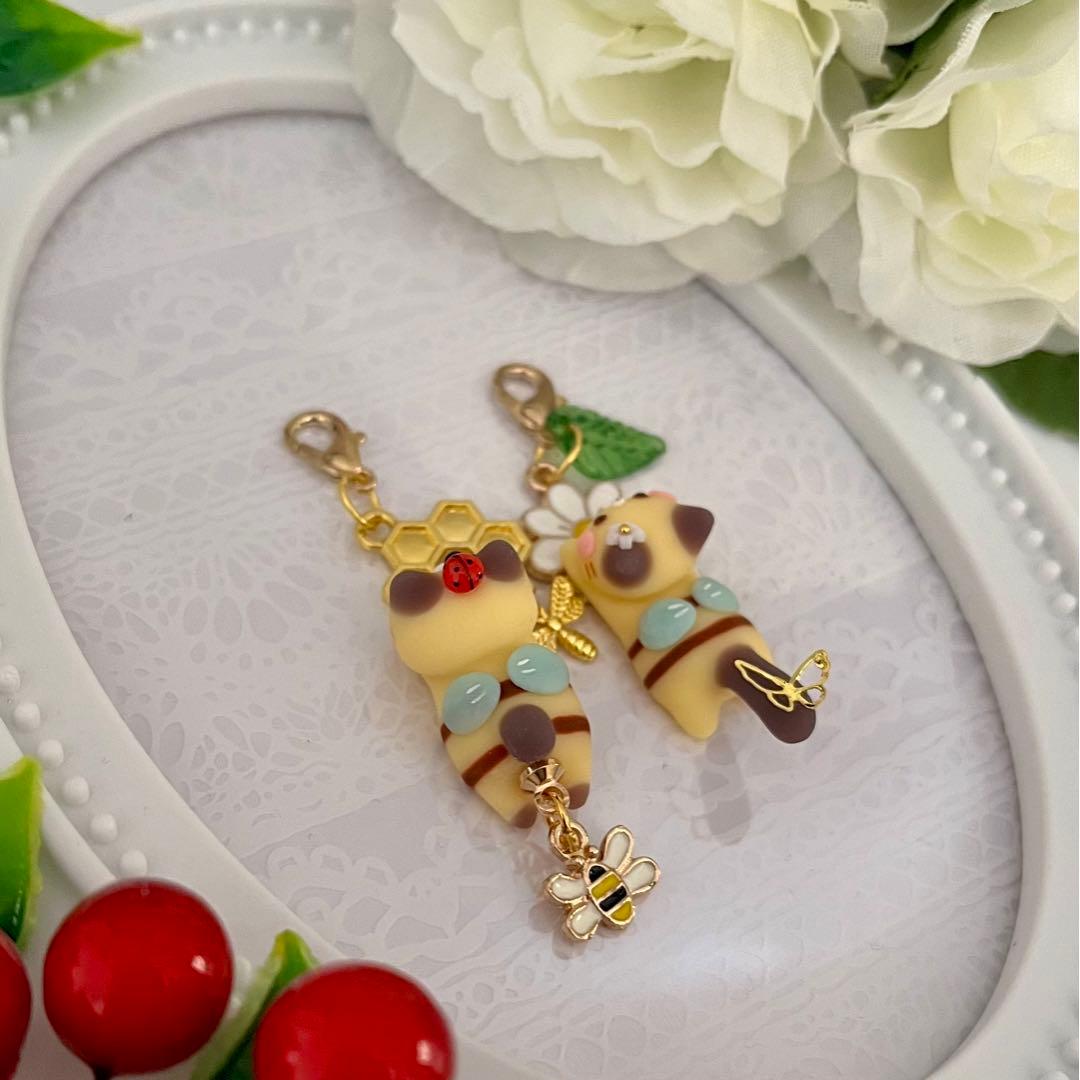 ꫛᥱꪝ *【2512】 猫　ミツバチ　チャーム　ハンドメイド