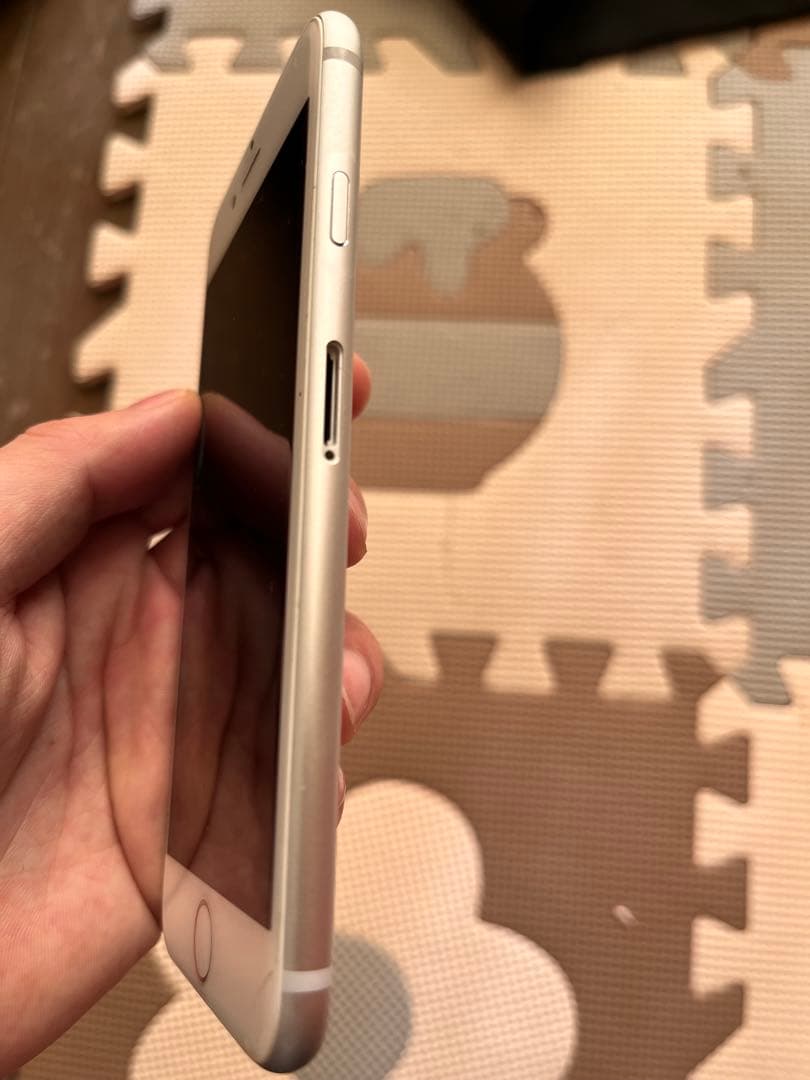 Apple iPhone 8 ホワイト　64GB 本体