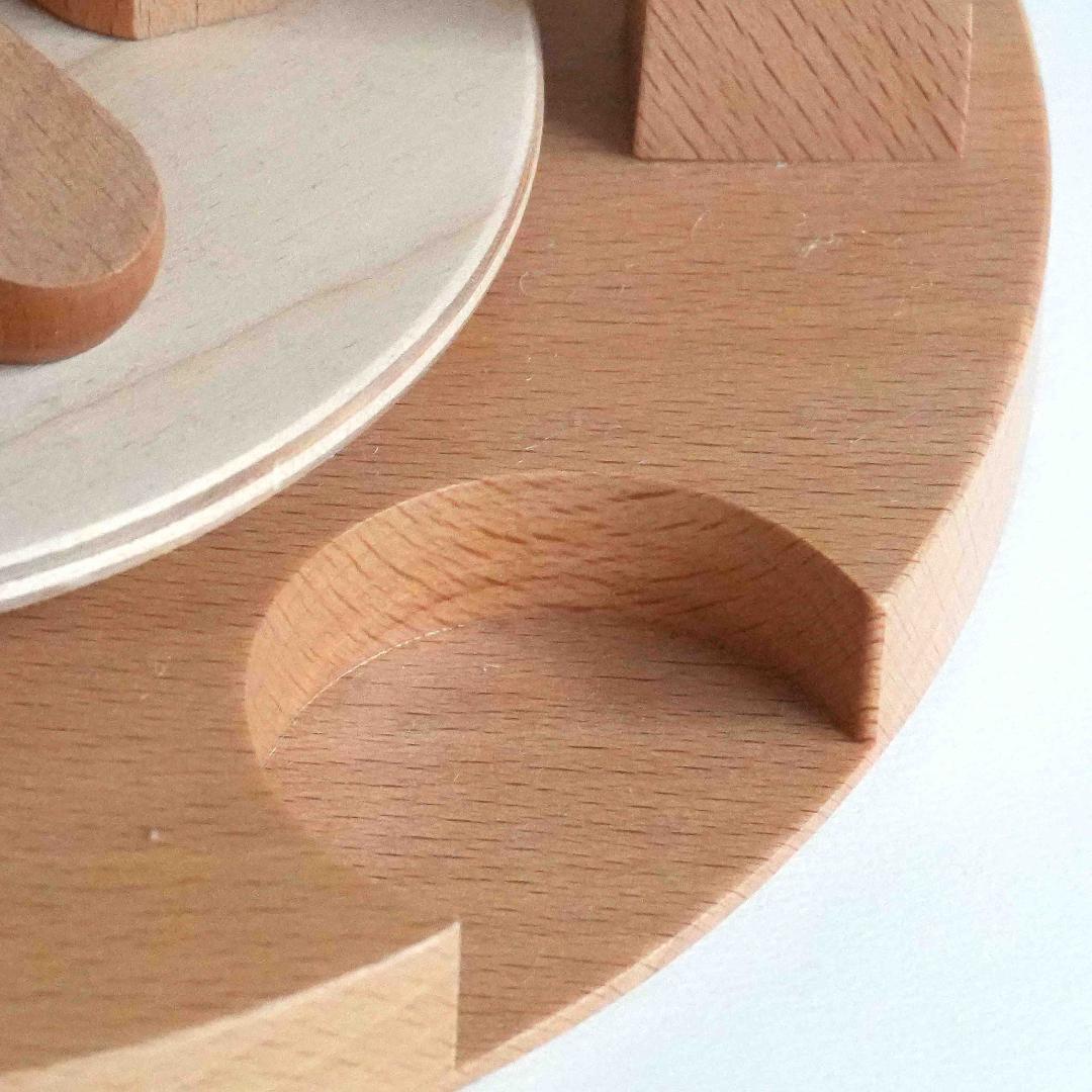 ドイツ ティーライトピラミッド（キリスト生誕）木製工芸品 ザイフェン 23cm