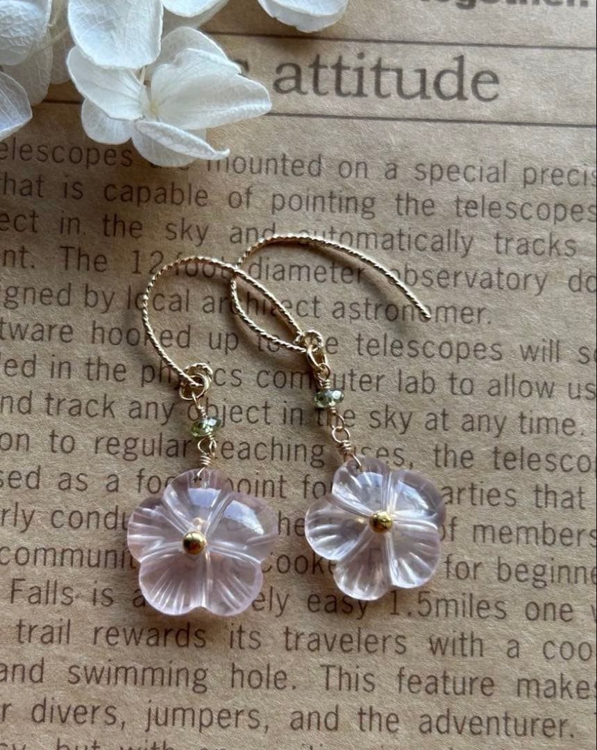 ローズクォーツヴェルメイユフラワーカービング＆グリーンサファイアピアス14kgf