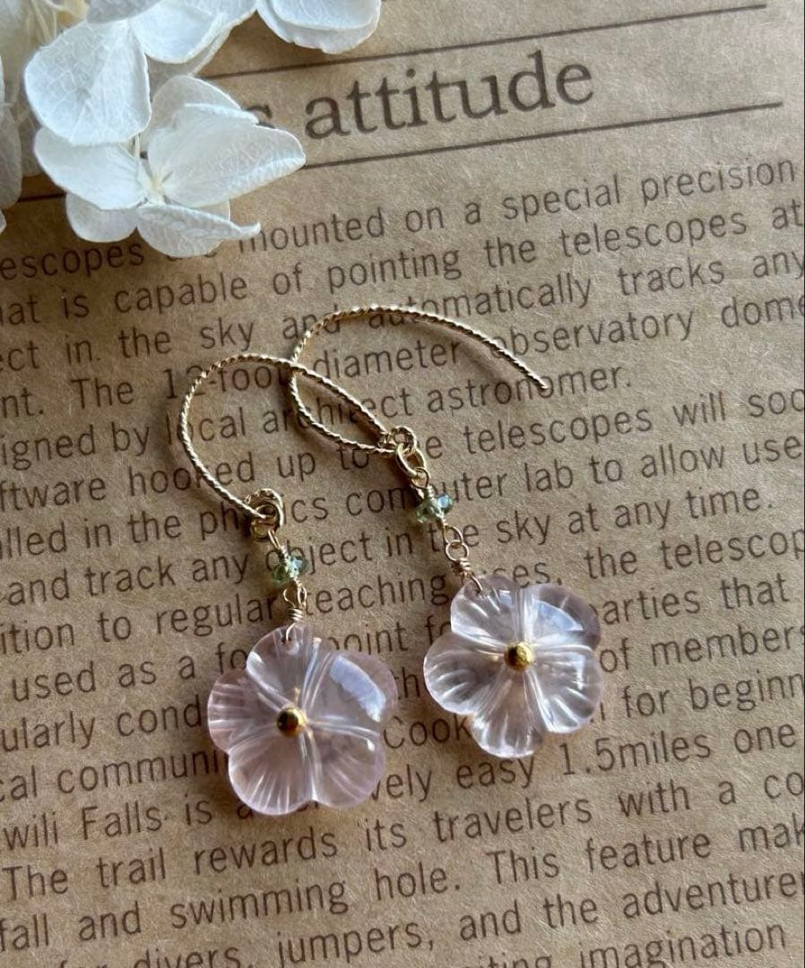 ローズクォーツヴェルメイユフラワーカービング＆グリーンサファイアピアス14kgf