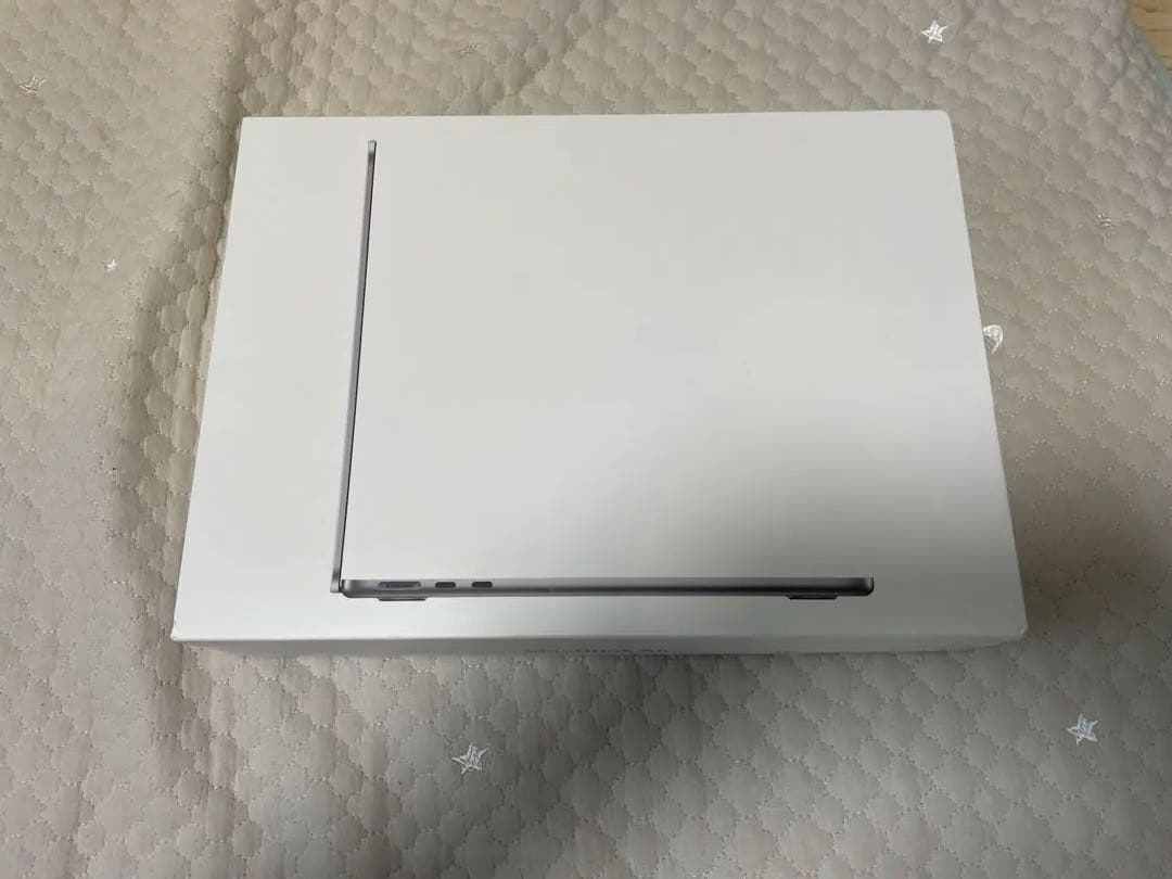 MacBook Air (M2, 2022) 本体　箱付き