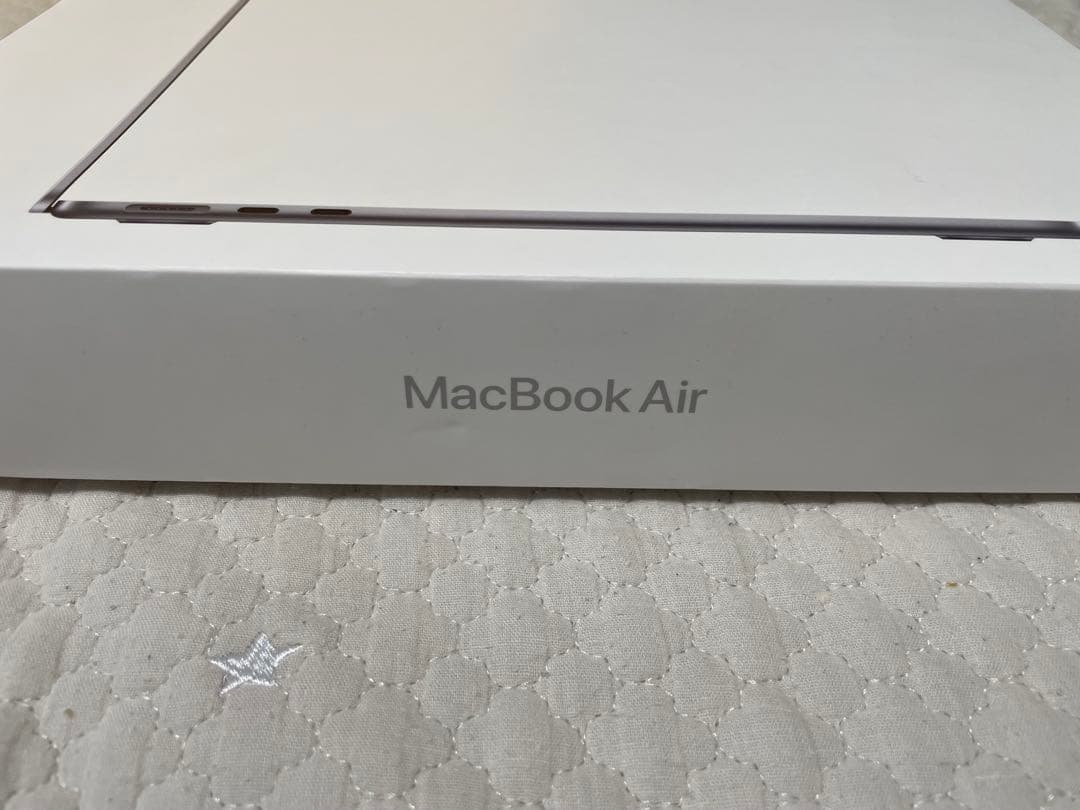 MacBook Air (M2, 2022) 本体　箱付き